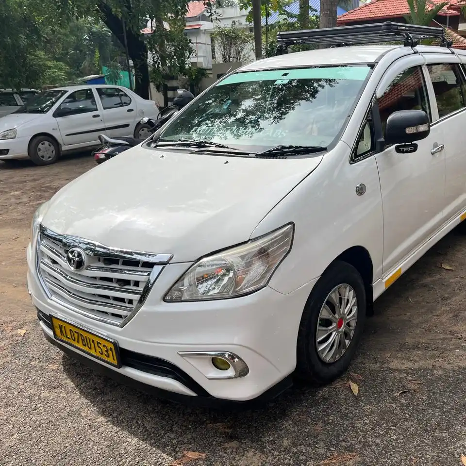 innova taxi kochi