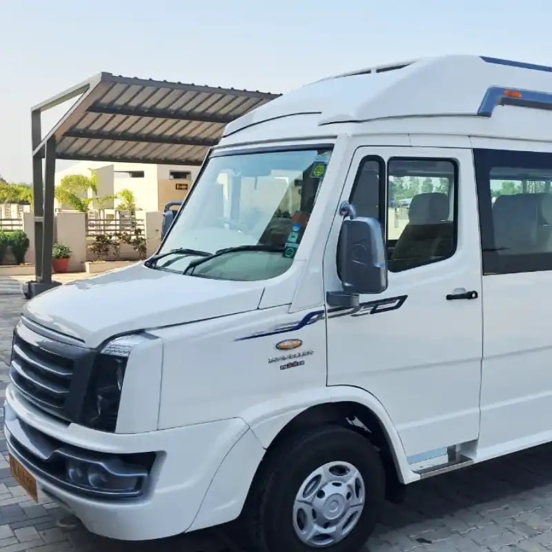 luxury tempo traveller 10i